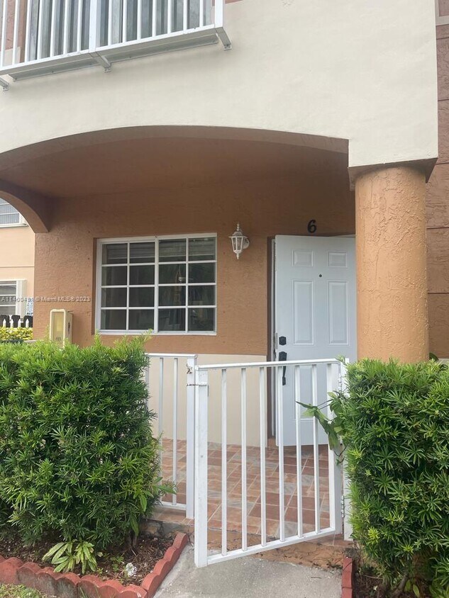 140 E 5th St, Hialeah, FL 33010 Townhome Rentals in Hialeah FL