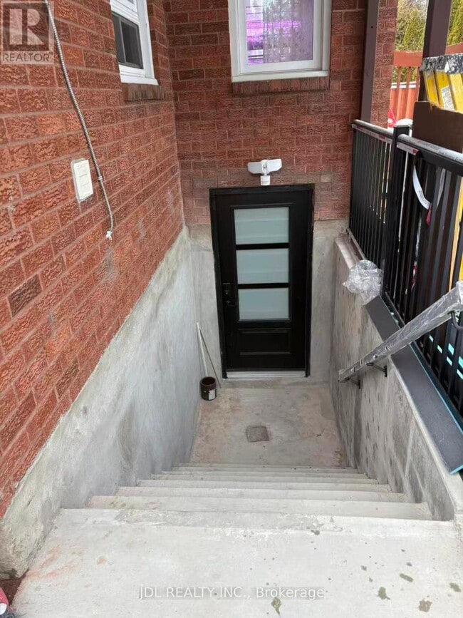 Building Photo - 104 Bernard Ave