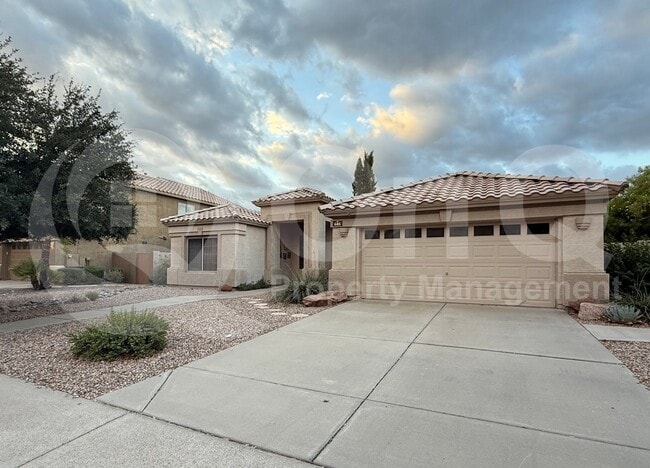 Building Photo - 685 W Estrella Dr
