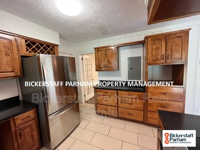Building Photo - 3260 Junaluska Dr