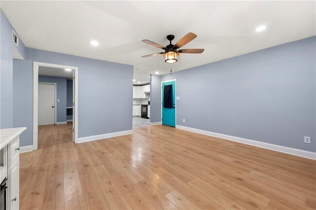 Foto del edificio - 6708 Baynes Hill Cir