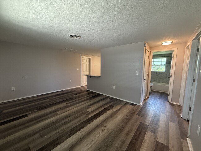 Building Photo - 615 Osceola Rd