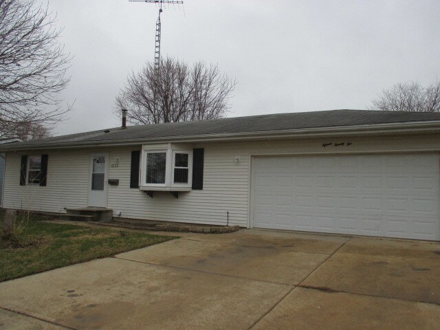 Foto principal - Nicely updated 3 bedroom ranch