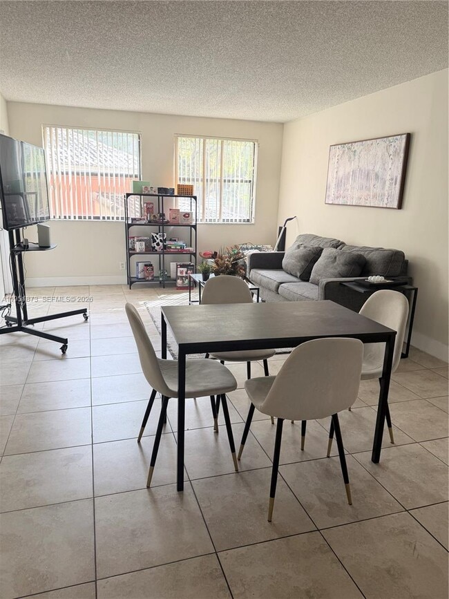 Building Photo - 8160 Geneva Ct