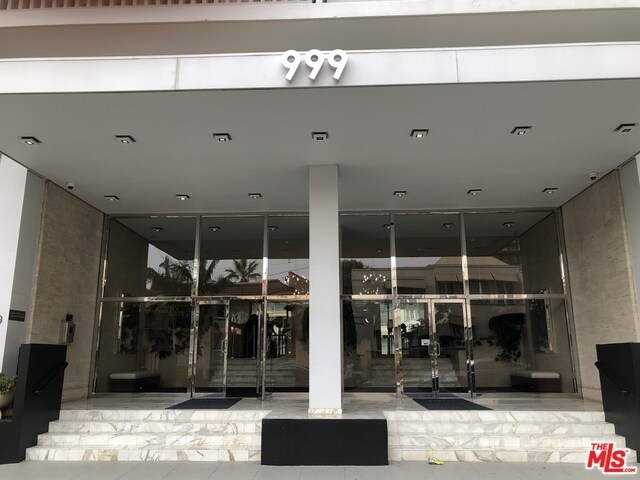 Foto principal - 999 N Doheny Dr