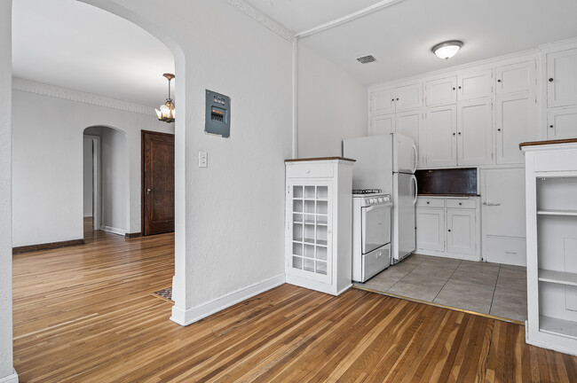 Kitchen/Dining Room - 3200 Oakland Ave