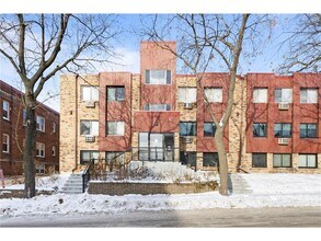 Building Photo - 520 Ridgewood Ave