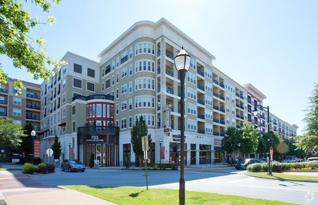 The GoodWynn at Town Brookhaven by ARIUM Apartments