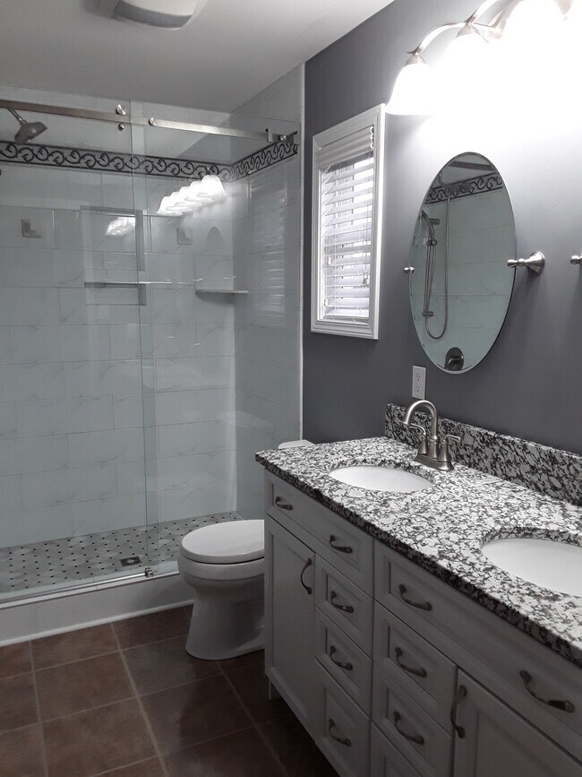 Building Photo - 621 Six Lakes Dr