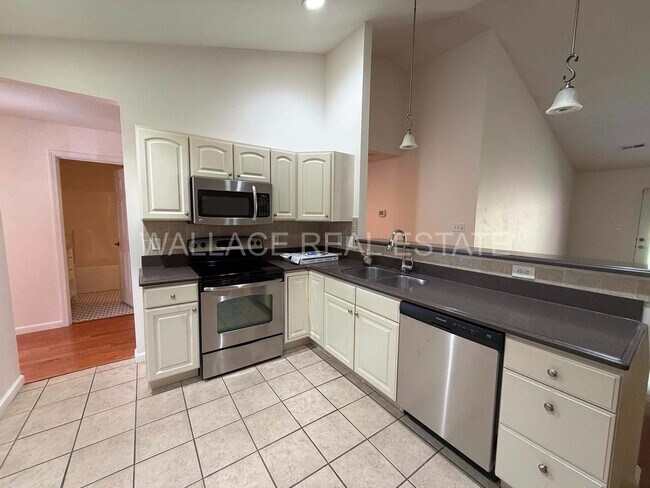 Foto del edificio - SPACIOUS 3 BEDROOM CONDO IN ANDERSON RIDGE ON GLEASON DRIVE!!