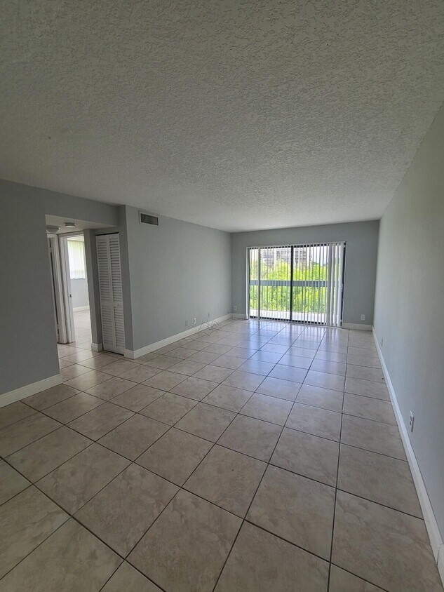 1900 N Congress Ave Unit 405, West Palm Beach, FL 33401 Condo for Rent in West Palm Beach, FL