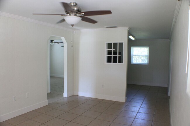 Foto del edificio - 2 Bed Home in Quiet Neighborhood