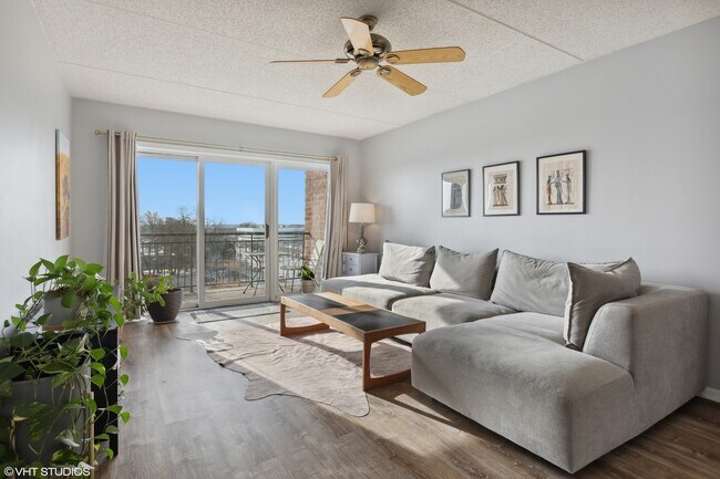 Foto del edificio - 5555 N Cumberland Ave