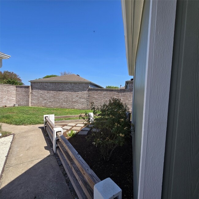 Building Photo - 3535 Upfield Dr