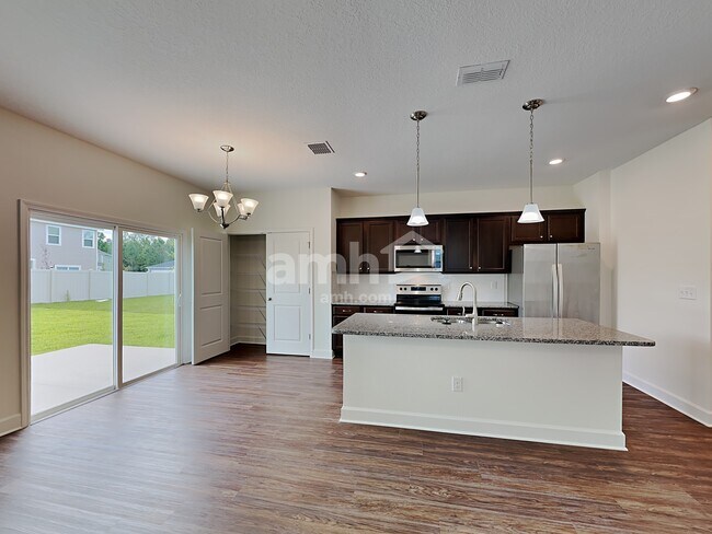 Foto del edificio - 5834 Hampton Creek Rd