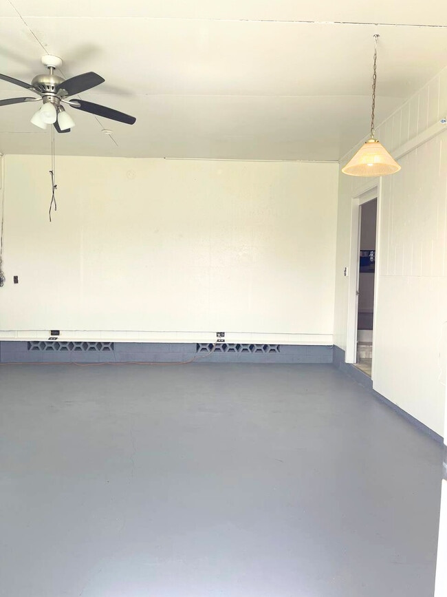 Building Photo - 2379 Kilauea Ave