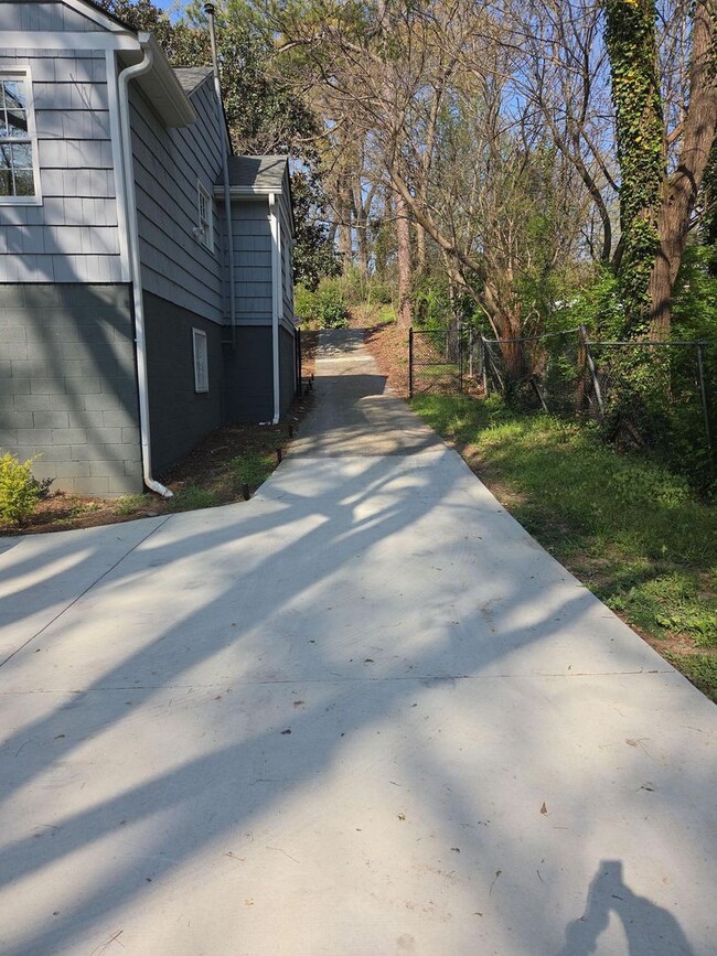 Photo - 2126 Jernigan Dr SE House