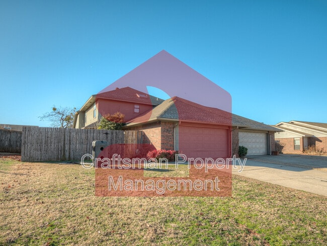 Building Photo - 2704 Silvertree Dr