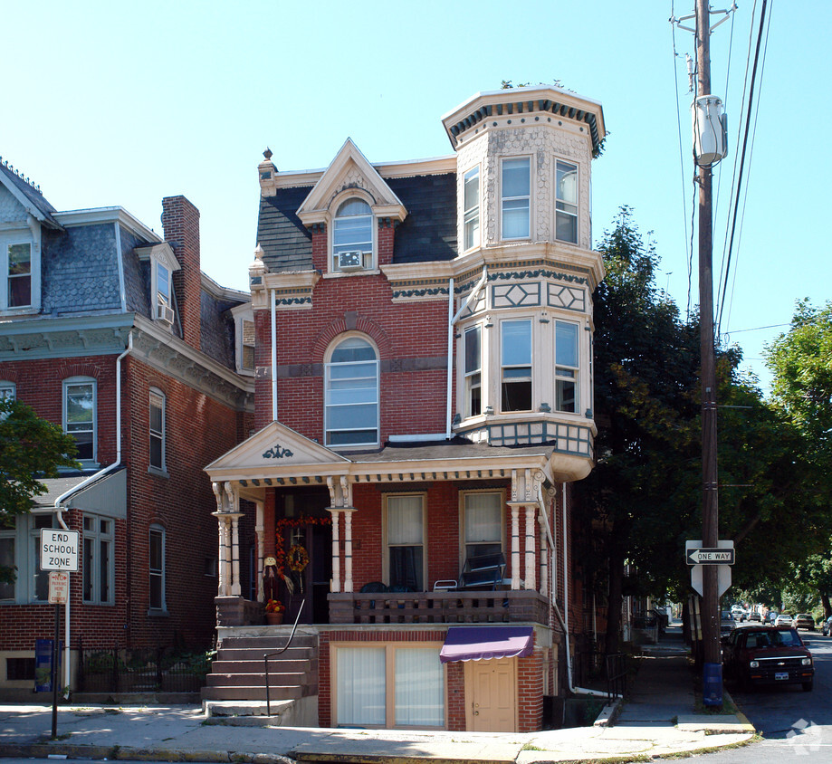 Primary Photo - 348 N 9th St