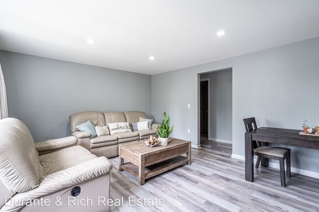 Building Photo - 2 br, 1 bath House - 428 Gascoigne Drive