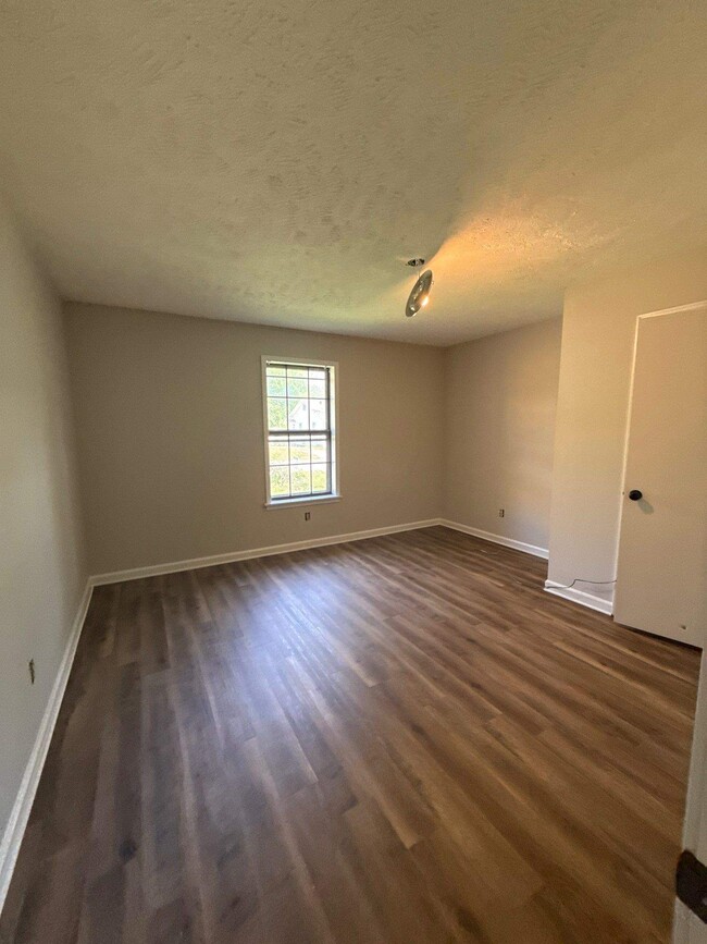 Foto del edificio - 319 N Bond Ave