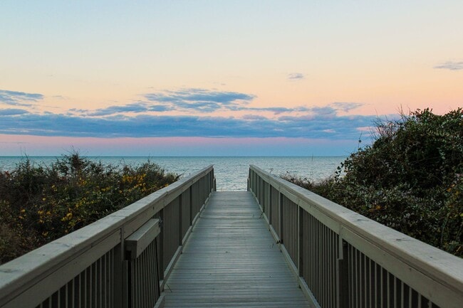 Building Photo - Experience the beauty of the Chesapeake Ba...