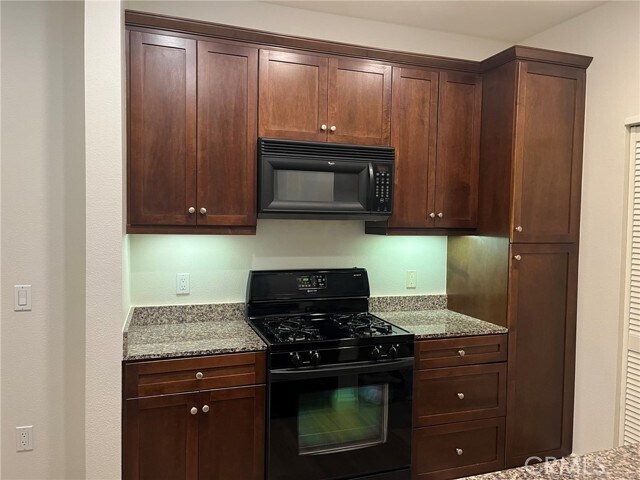 Building Photo - 2122 Scholarship