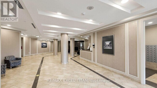 Building Photo - 60 Heintzman St