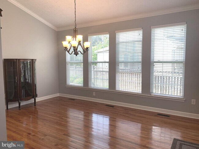 Foto del edificio - 705 Rock Elm Ct