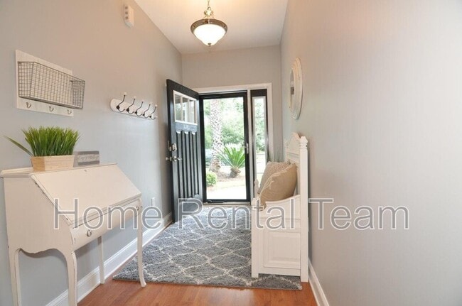 Foto del edificio - 156 Cottonham Ct