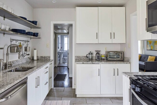 Building Photo - 724 47th Way S