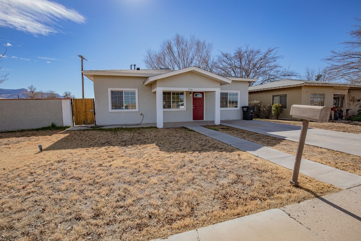 Primary Photo - Charming 3 bedroom, 2 bath