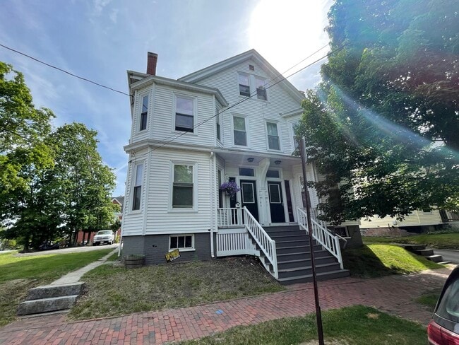 Building Photo - 75 Roberts St