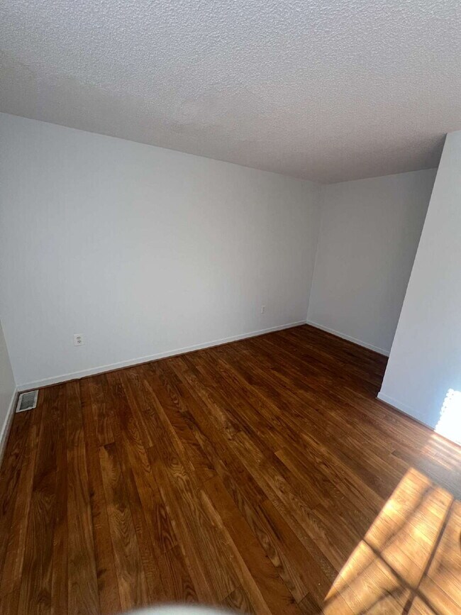 Foto del edificio - Charming 3-Level Townhome in Prime North Stafford Location