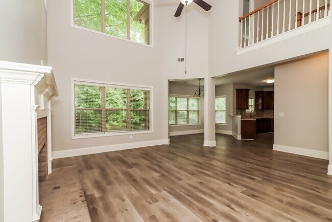 Building Photo - 1050 Cureton Dr