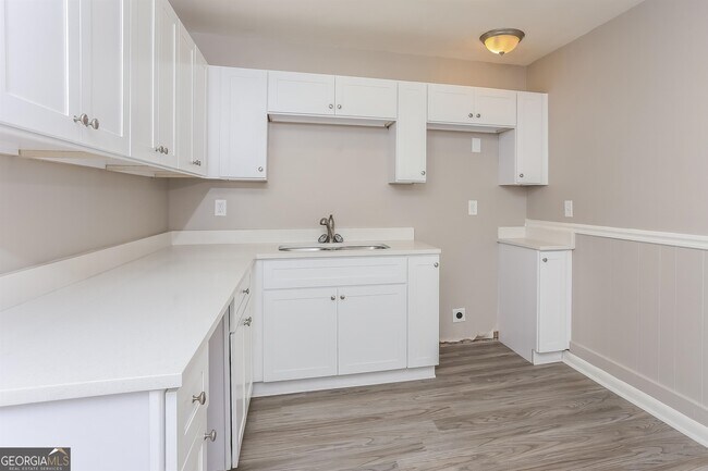 Foto del edificio - 2858 Spruce Point Rd