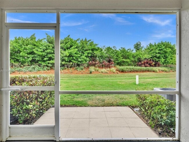 Photo - 8 Key W Ct Townhome