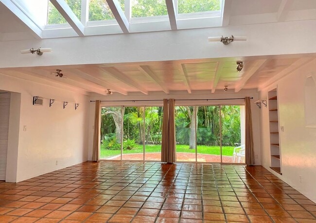 Foto del edificio - 229 NE 101st St