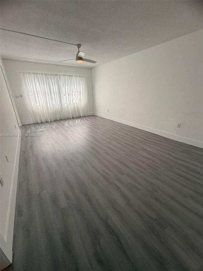 Building Photo - 20111 NE 27th Ct