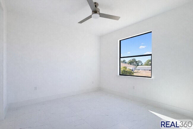 Building Photo - 966-968 Countess Ave