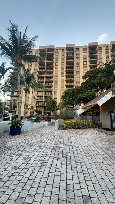 Foto principal - 1470 NE 123rd St