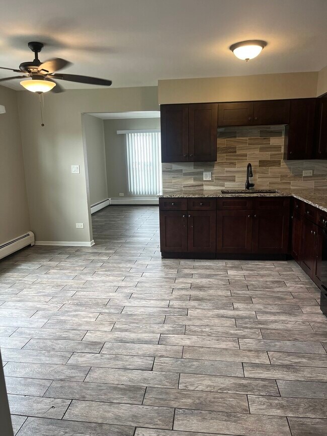 Foto del edificio - 9701 Ridgeland Ave