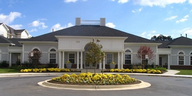 Building Photo - Overland Gardens