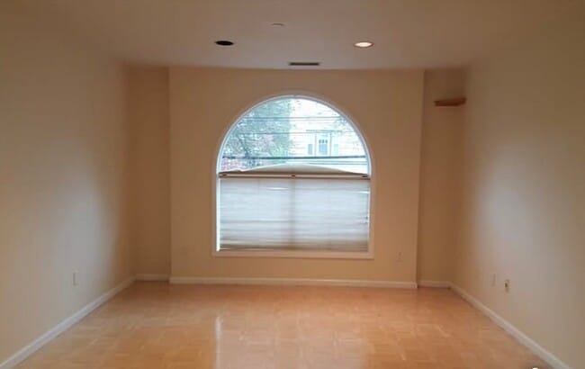 Photo - 121 Longwood Ave Apartment