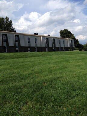 Foto del edificio - 1703 Village Green Blvd