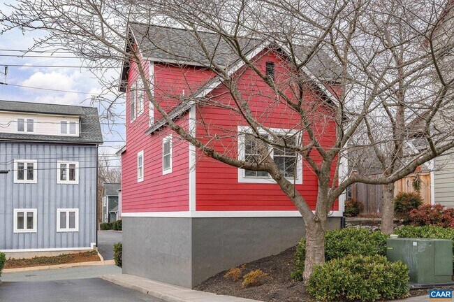 Building Photo - 206 5th St SW