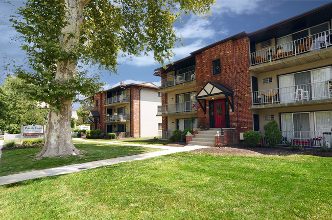 Building Photo - Priscilla Court Apartments