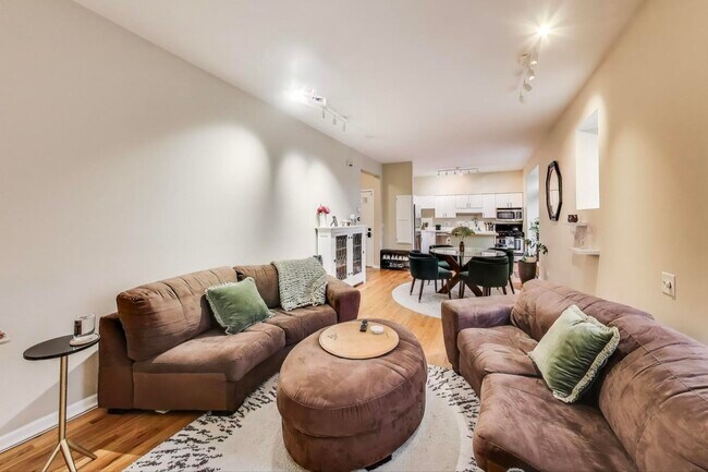 Foto del edificio - 1640 W Diversey Pkwy