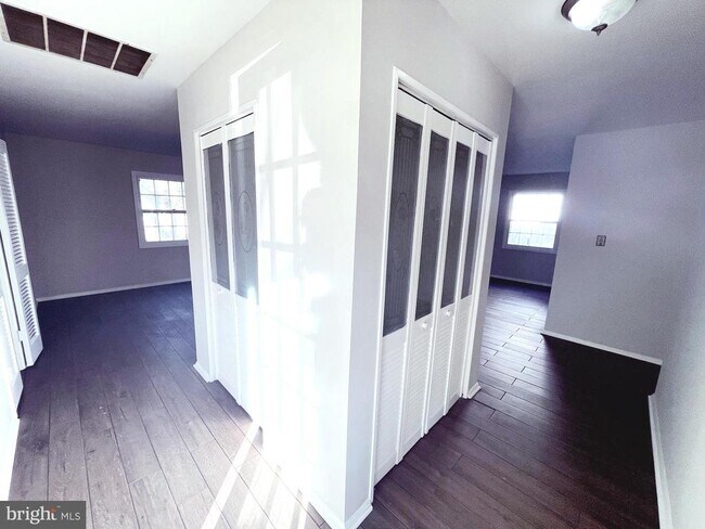 Building Photo - 12418 Kensington Ln
