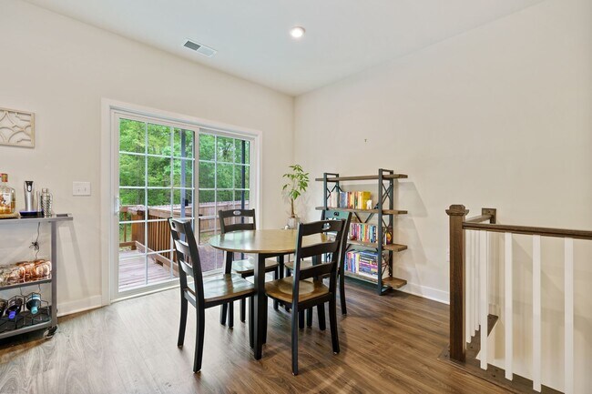 Foto del edificio - Charming Durham Townhome!